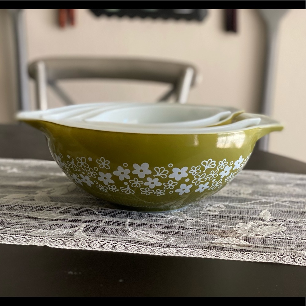 Vintage 1970s  Pyrex Spring Blossom 4-Piece Mixing Bowl Set green and white - Picture 2 of 4